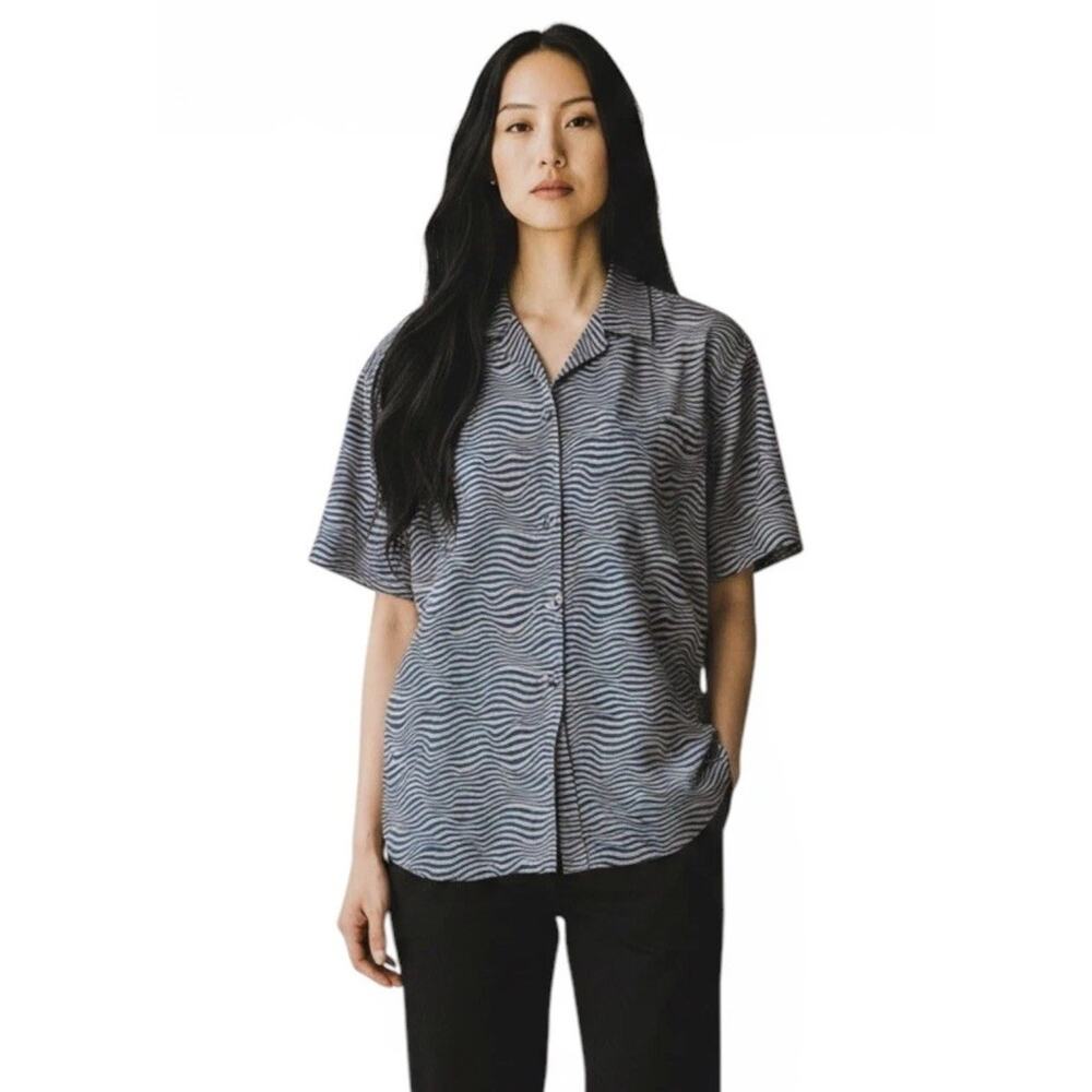 Wildfang The Empower Short Sleeve Button Up Shirt Purple Wavy Print Small NWT